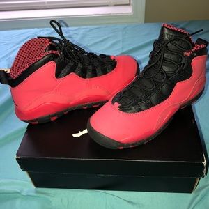Jordans ( Fusion Red 10 's )